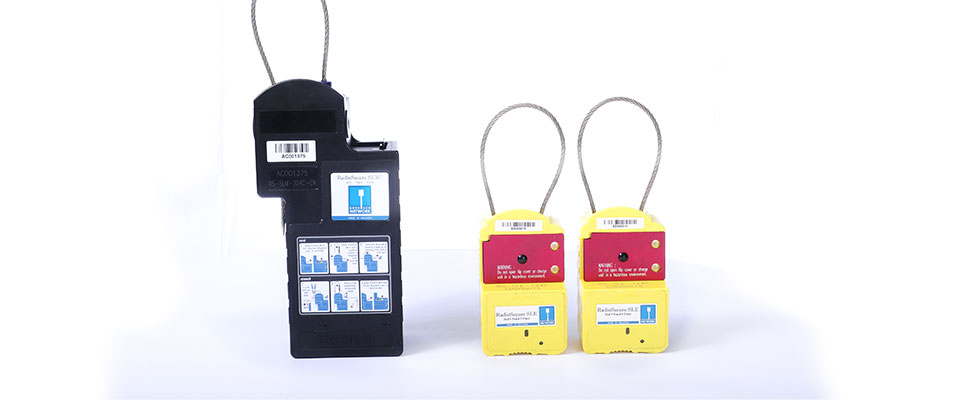 The RadioSecure SLM can be augmented with slave units such as the SLA and SLE. They communicate to the SLM via a 2.4ghz wireless network with ranges up to 200m L.O.S)