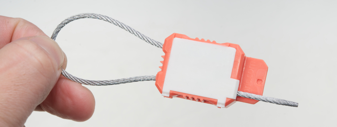 The PlaskaLock is the smaller sibling of the high security AluLock. It has the same form factor, but is made of plastic, resulting in a value for money steel cable security seal.
