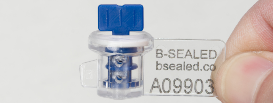 Large tab to allow easy application of the seal by twisting.
